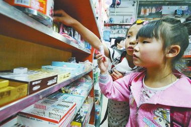 新學(xué)期將至開學(xué)經(jīng)濟(jì)趨向高消費(fèi)